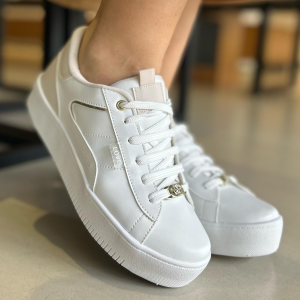 Tênis branco com nude