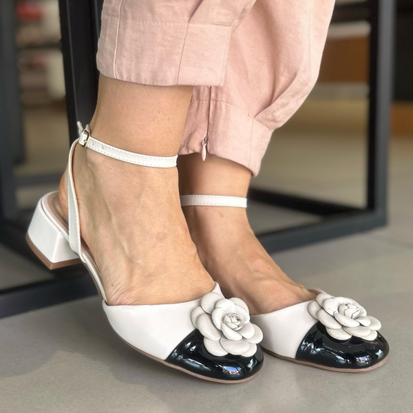 Sapatilha chanel com flor